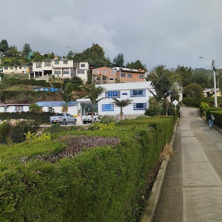 Hotel Colina Los Robles Gachancipa Exterior photo
