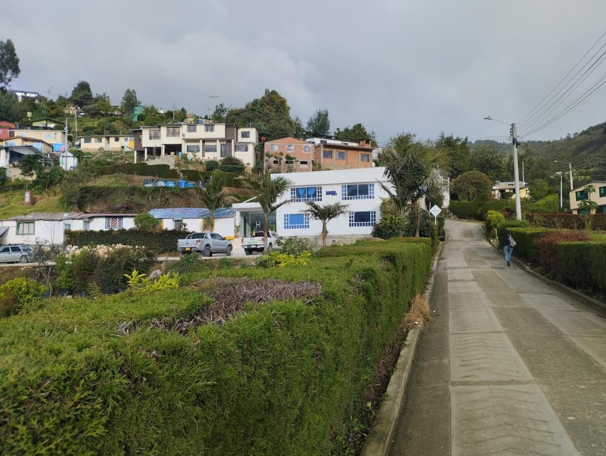 Hotel Colina Los Robles Gachancipa Exterior photo